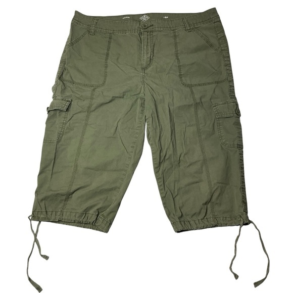 St. John's Bay Cargo Capri Pants Olive Green Womens Plus Size 16 Petite - Picture 1 of 16